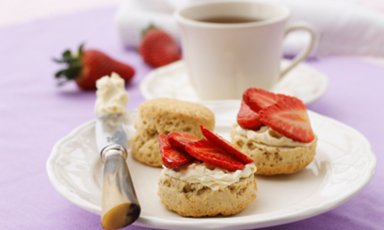 Scones mit marinierten Erdbeeren Rezept | Dr. Oetker