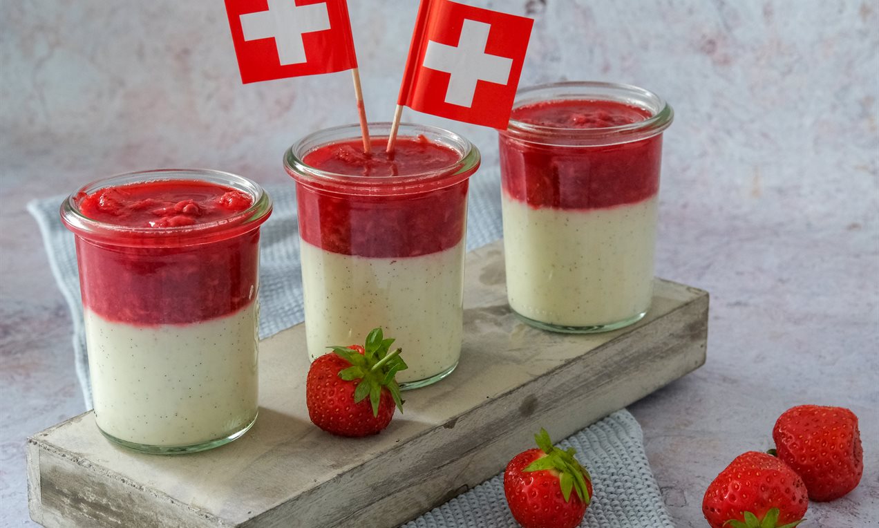 Beeren Vanille Schichtdessert Rezept | Dr. Oetker