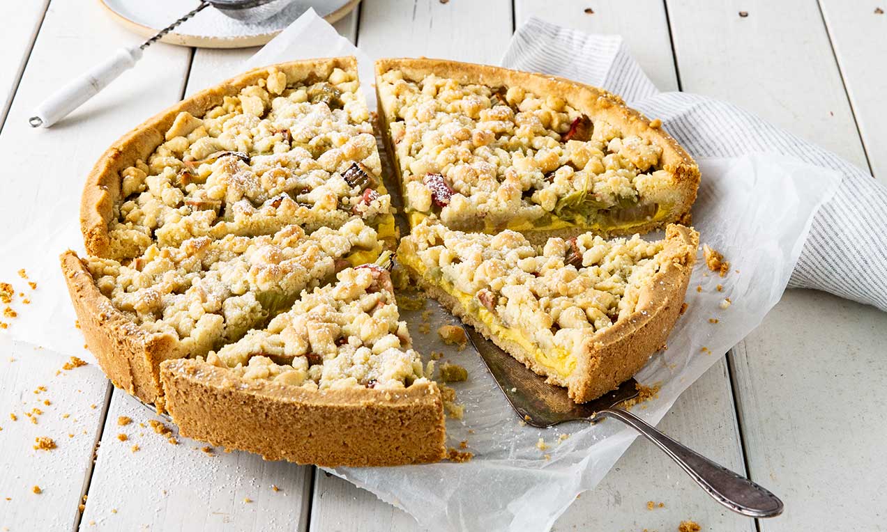 Rhabarber-Vanille Streuselkuchen Rezept | Dr. Oetker