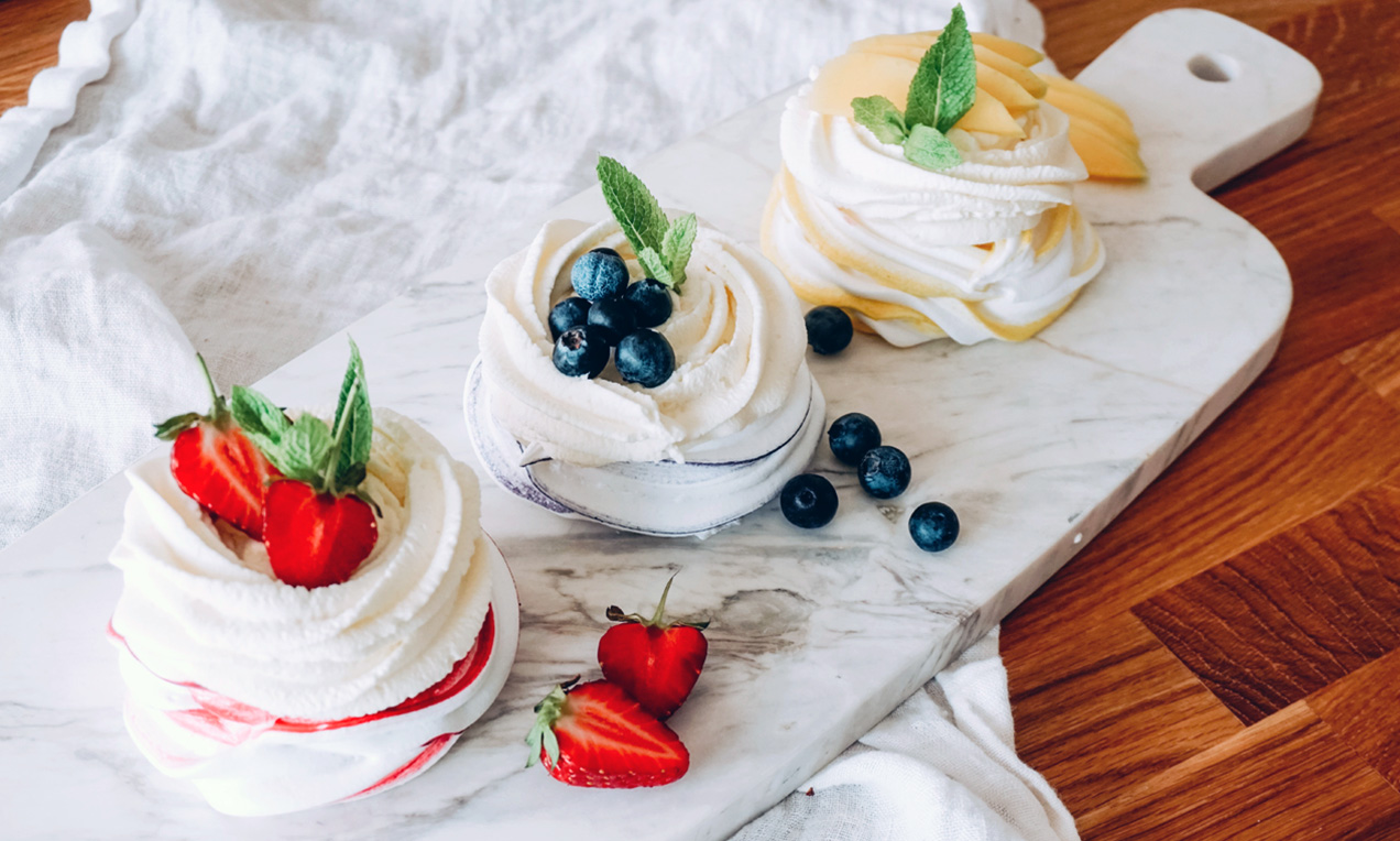 Sommerliche Mini-Pavlovas Rezept | Dr. Oetker
