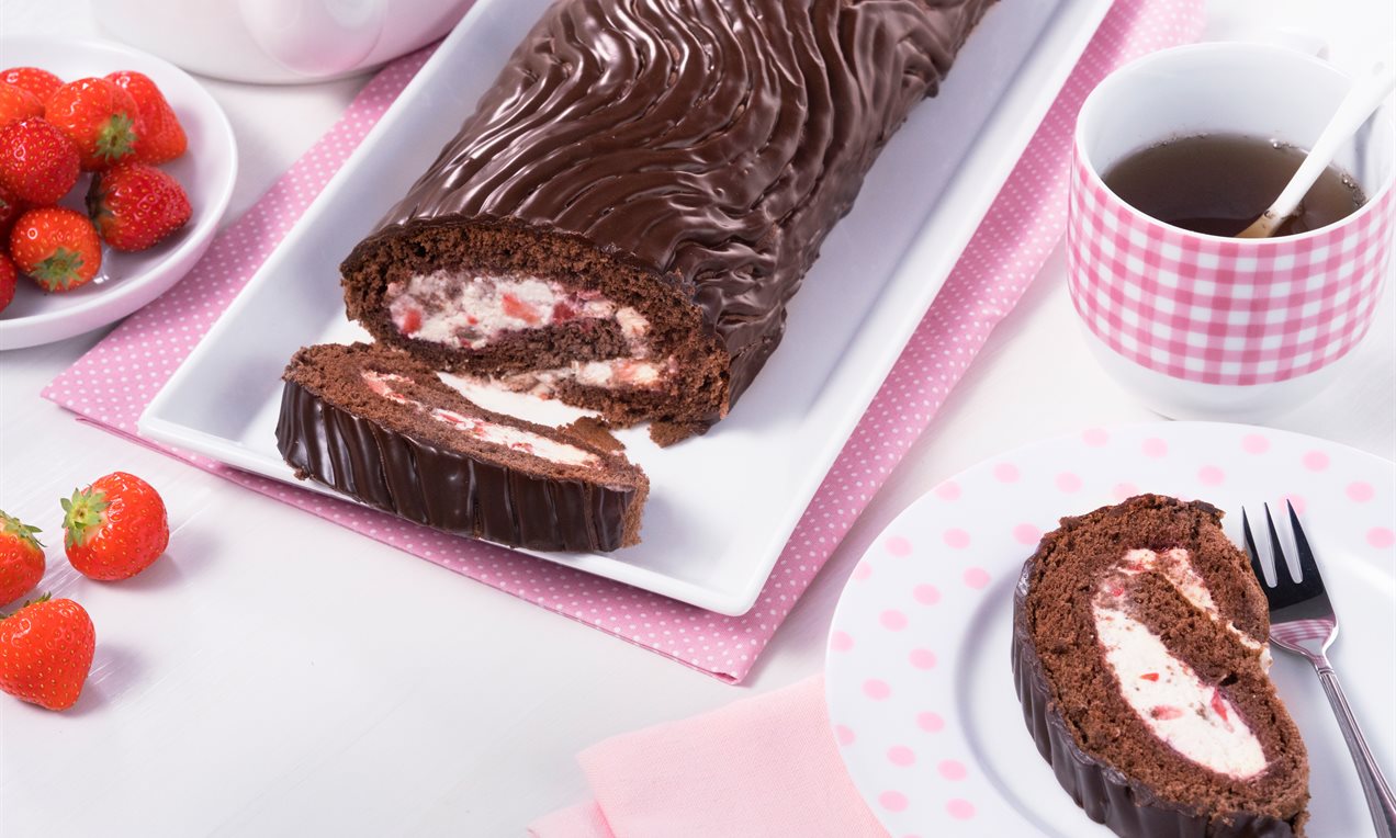 Erdbeerroulade mit Yogurette Rezept | Dr. Oetker