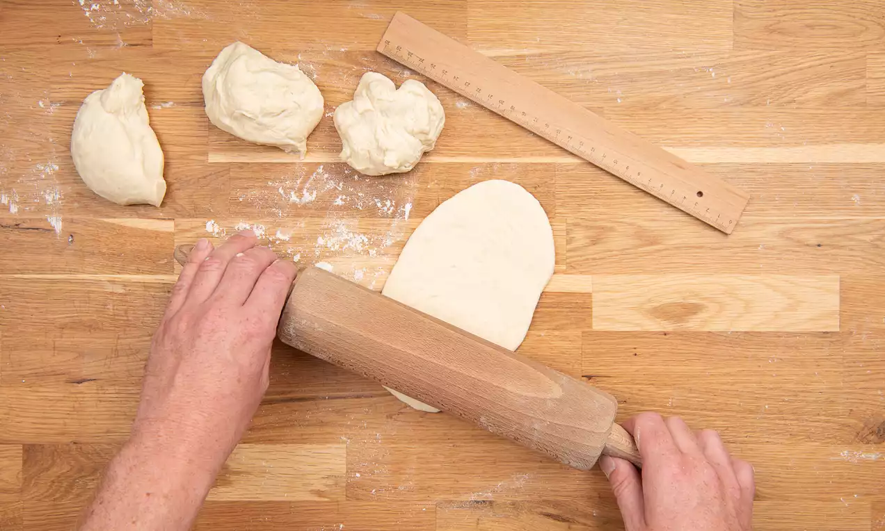 So gelingt das Ausrollen von Hefeteig